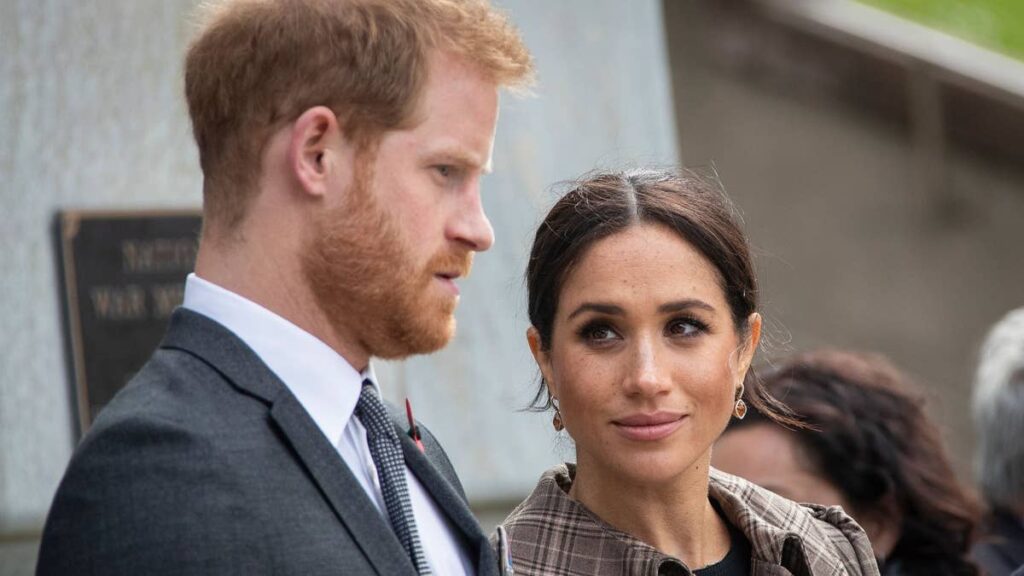 Should stricter laws stop paparazzi from staking out royal children’s schools?
