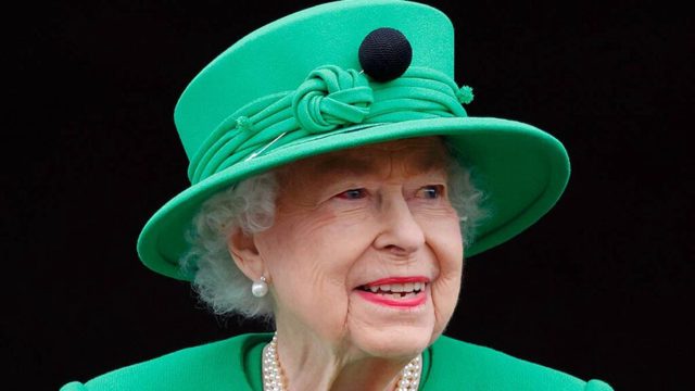 Queen Elizabeth II’s unexpected reaction after a phone call interrupted her mid-meeting