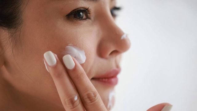 Why your moisturiser is making your foundation crease (and the 2-minute trick MUAs swear by)
