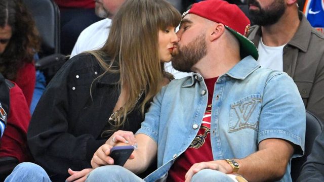 Travis Kelce proudly flashes wedding ring ahead of first Chiefs game since Taylor Swift wedding