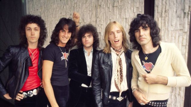 Tom Petty’s original Heartbreakers look better than ever as they reunite for emotional performance for first time in over 20 years