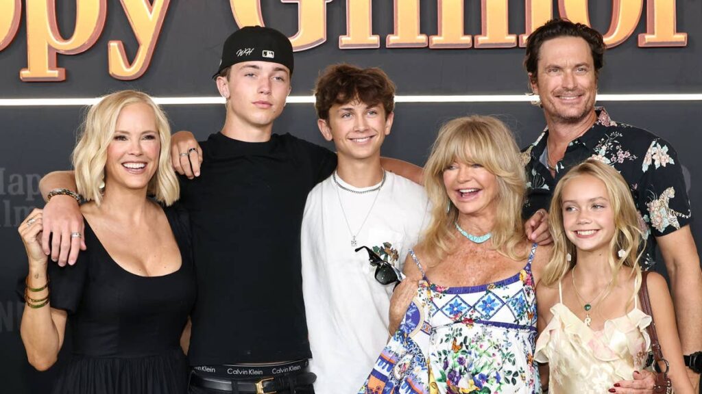 Goldie Hawn poses in new photo with close-knit family in her and Kurt Russell’s iconic Colorado home