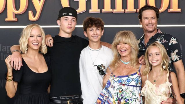 Goldie Hawn poses in new photo with close-knit family in her and Kurt Russell’s iconic Colorado home