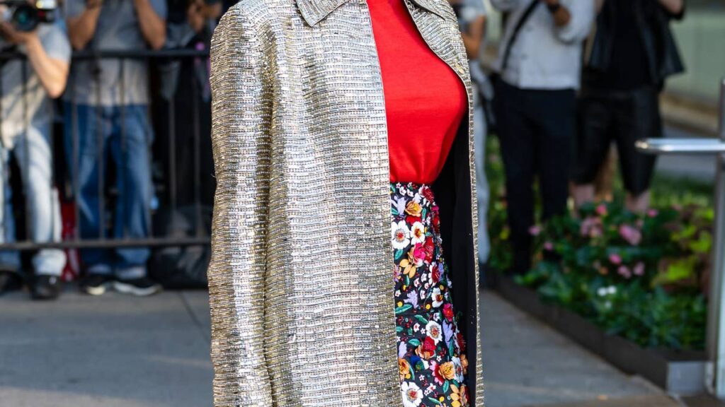 Pamela Anderson is color-clashing perfection with bold look and sleek new hair
