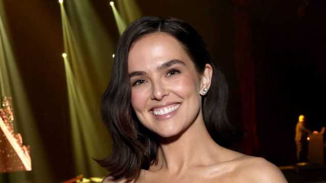 Zoey Deutch shows off impeccably toned abs in black bikini in new photos