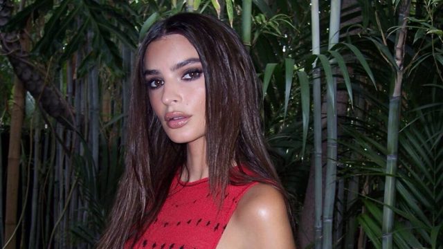 Emily Ratajkowski shows off daring side boob in cutout dress
