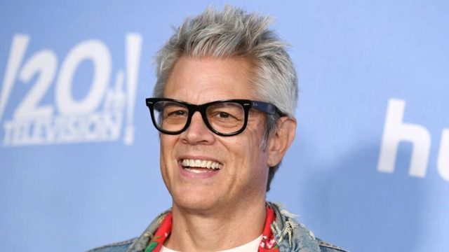 Johnny Knoxville’s ‘flirty’ high school photo with incredible ’80s hair has fans all saying the same thing