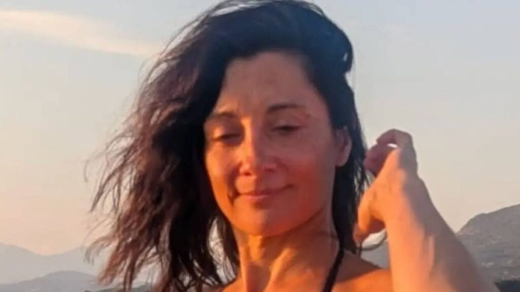 Emmerdale star, 51, showcases incredible physique in tiny black bikini
