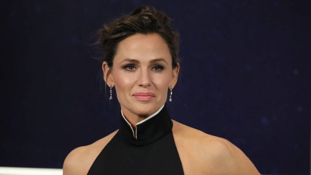 Jennifer Garner looks identical to daughter Violet Affleck in striking throwback photo