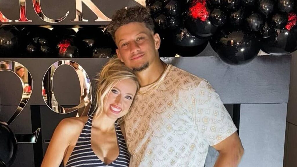 Patrick Mahomes’ 3 kids cheer him on during latest outing in new family photos