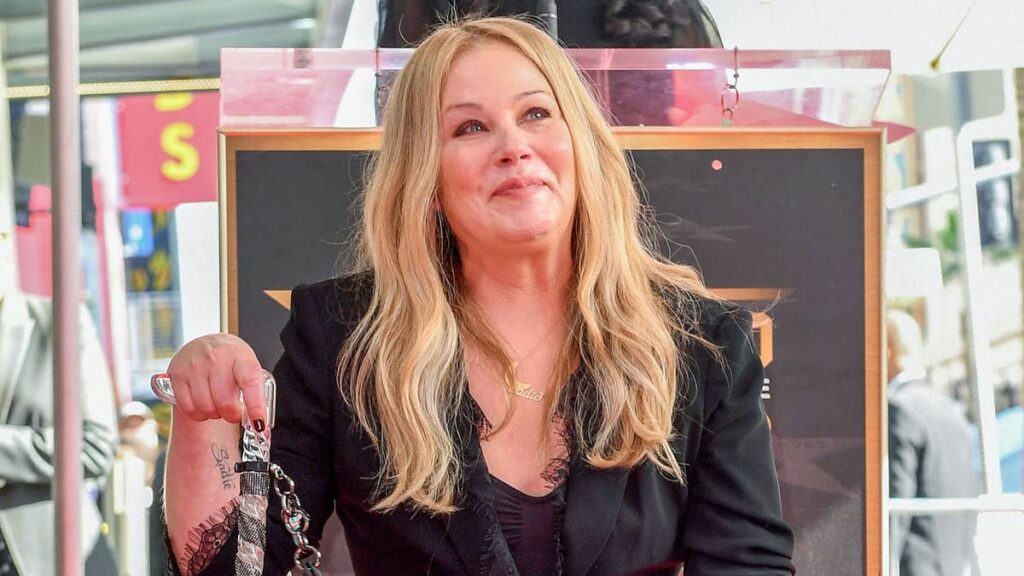 Christina Applegate debuts stunning hair transformation after months out of the spotlight