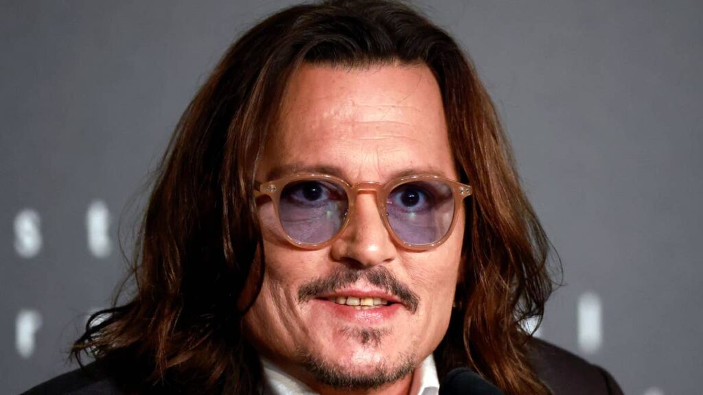 Johnny Depp’s total teeth transformation in unbelievable then and now photos