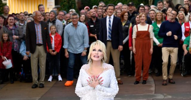 Dollywood President Mourns ‘Dreamer in Chief’ Dolly Parton After Her Death at 80