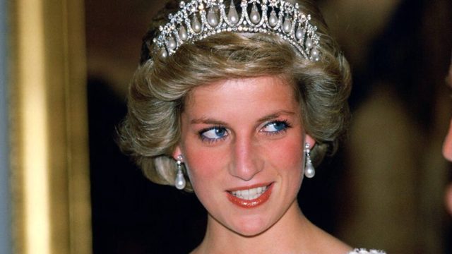 Princess Diana’s killer strapless bikini has left us seriously inspired