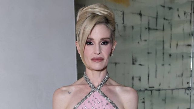 Kelly Osbourne is almost unrecognizable with her darkest hair transformation yet – and till you see the style