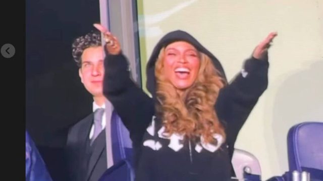 Beyoncé’s reaction as Jay-Z stops London show for romantic birthday surprise