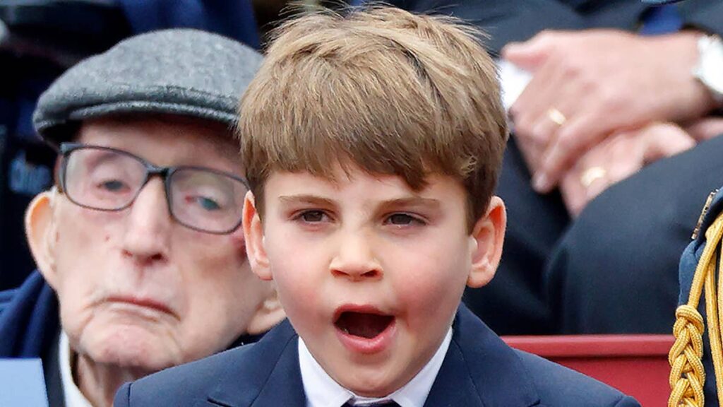 13 hilarious photos of royals looking bored