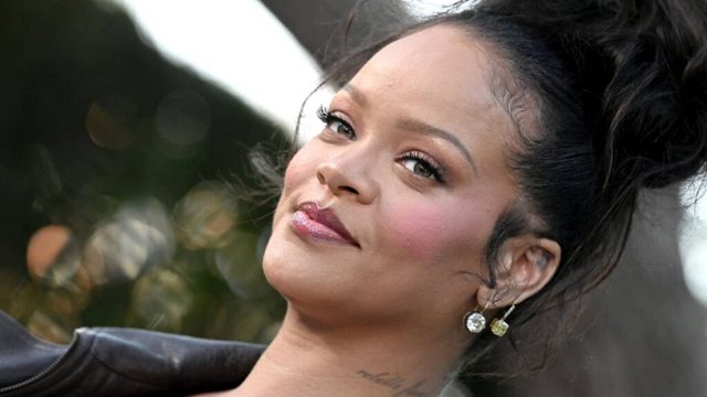 Rihanna sends fans wild with sizzling underwear photos as she showcases her curves
