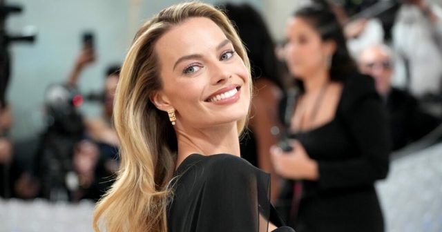 Margot Robbie’s $5,600 Quilted Bag Is a Rich-Girl’s Guide to Fall Accessorizing — Get the Look for $23