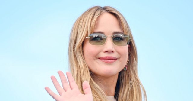 Jennifer Lawrence’s Slouchy Purse Is the Cool Mom Trend We’re Copying This Summer for $21