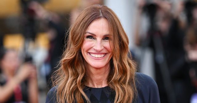Julia Roberts’ Cool-Girl White Sneakers Are the Most Versatile Shoes You’ll Find All Year