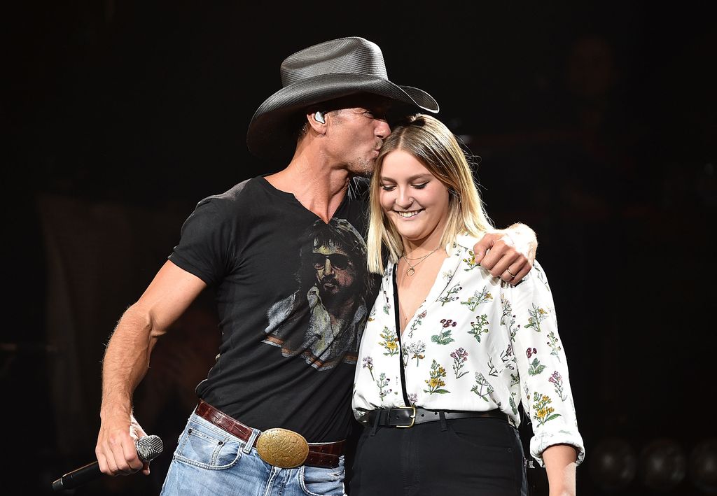 Tim McGraw kisses daughter Gracie