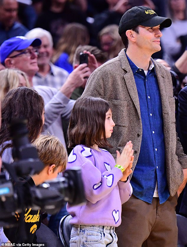 Here the 46-year-old actor was seen standing next to his mini-me kids