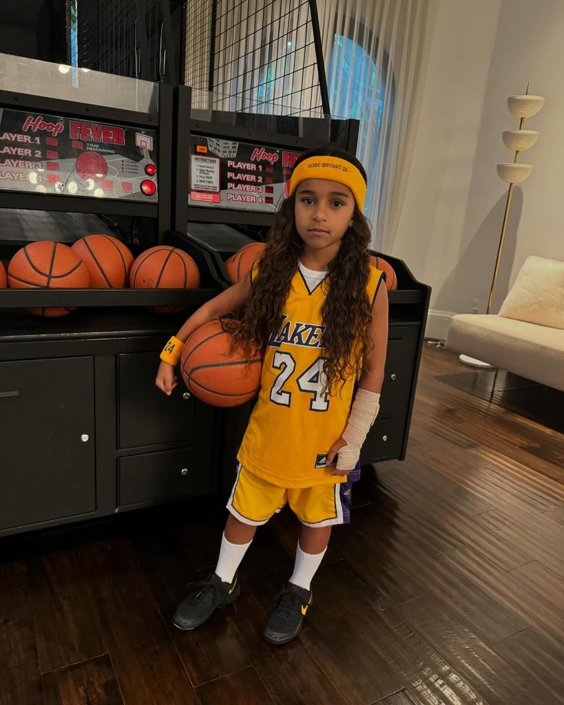 Dream kardashian in lakers kit