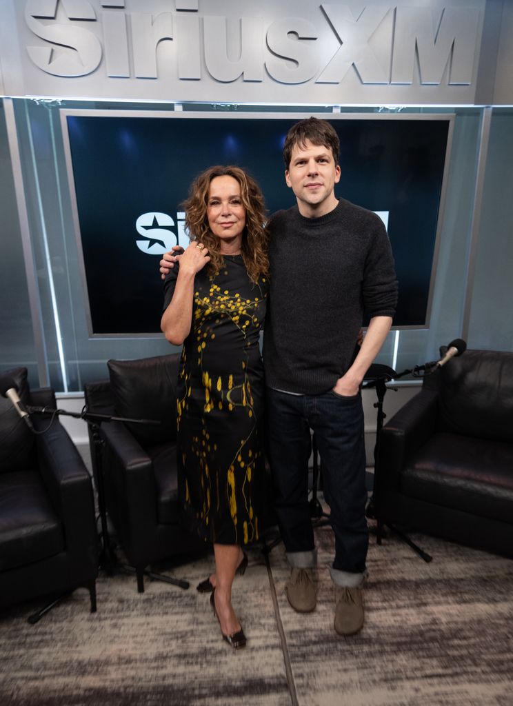 Jennifer Grey and Jesse Eisenberg visit SiriusXM's The Spotlight with Jessica Shaw at SiriusXM Studios on November 01, 2024