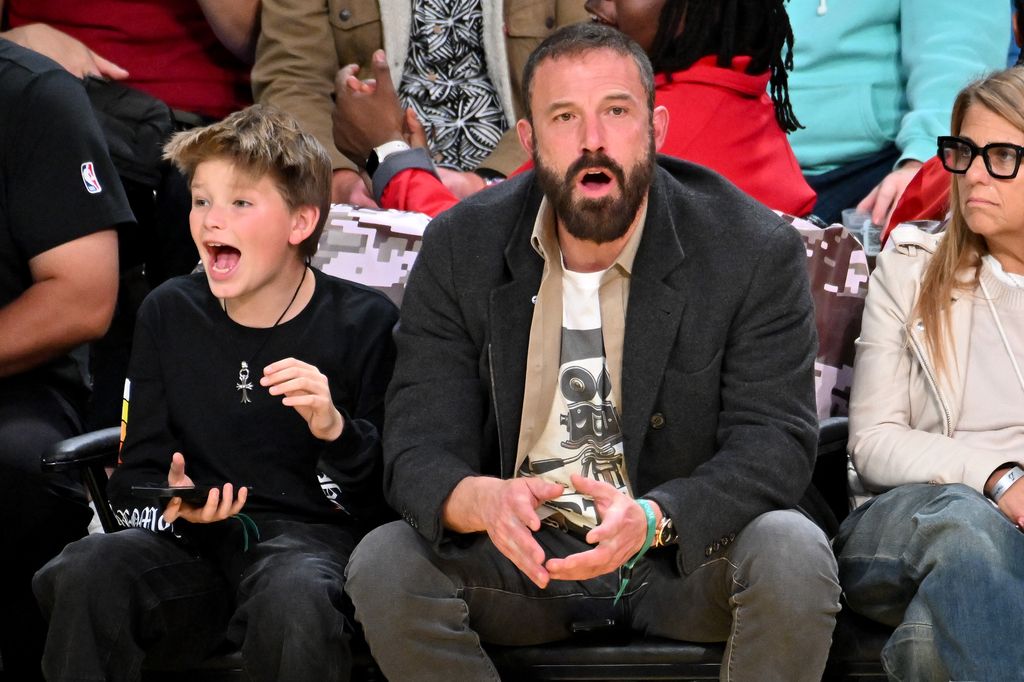 ben affleck and son samuel at lakers vs toronto raptors game