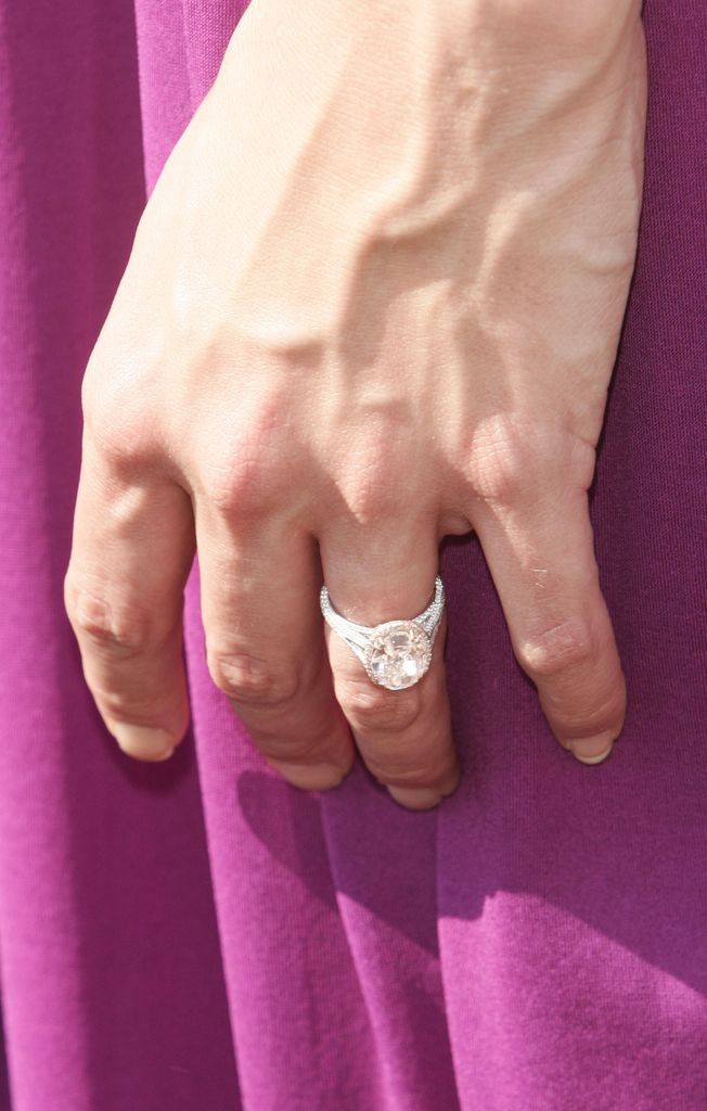 Katie Holmes' engagement ring close up