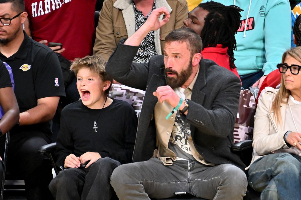 ben affleck and son samuel at lakers vs toronto raptors game