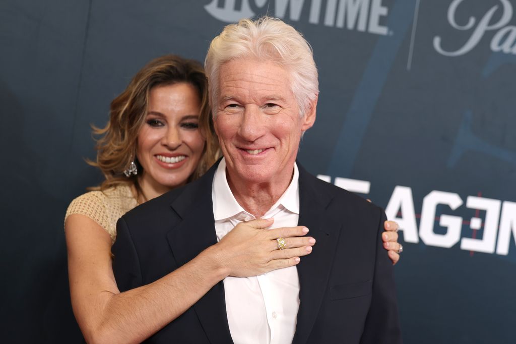 richard gere hugged by wife alejandra 