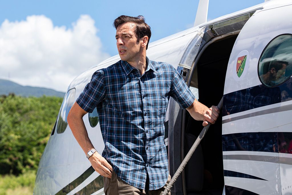 DI Neville Parker boarding a plane 