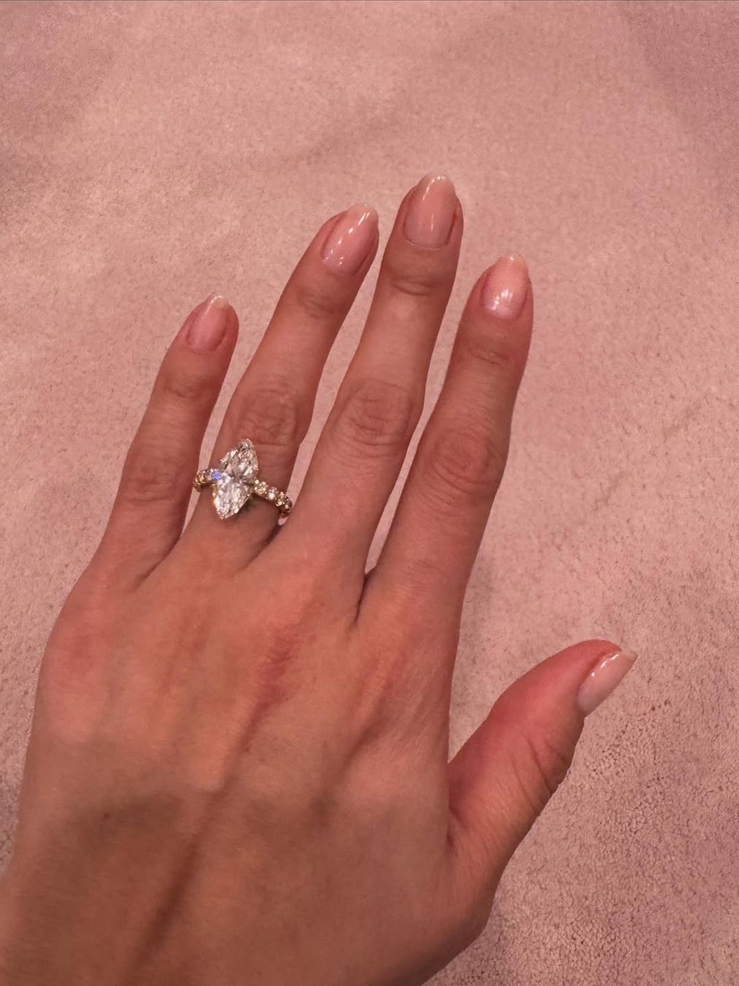 Selena Gomez shows off her engagement ring and natural manicure