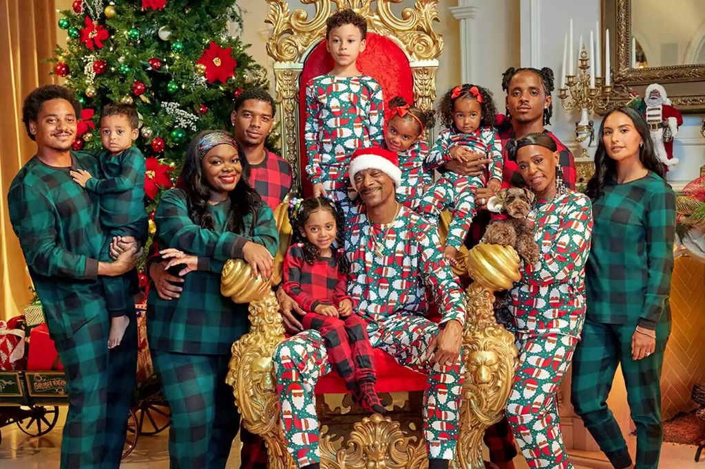 snoop dogg with children and grandchildren at christmas