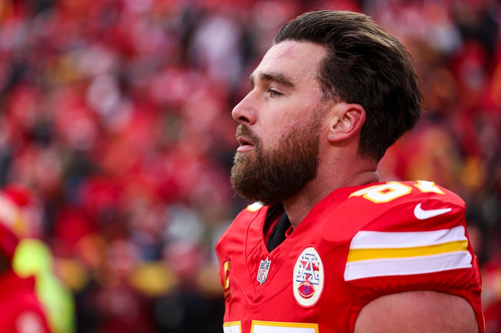 Travis Kelce #87 of the Kansas City Chiefs warms up prior to an NFL football AFC divisional playoff game against the Houston Texans at GEHA Field at Arrowhead Stadium 