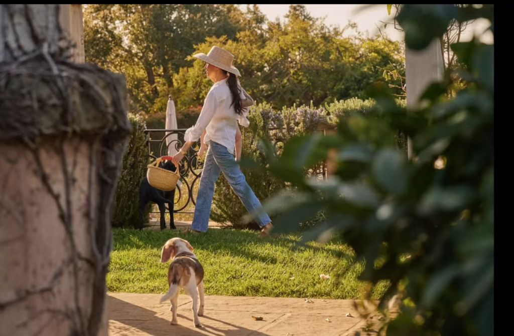 meghan markle walking through garden