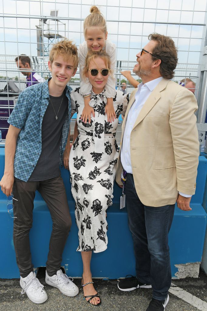 Levon Thurman-Hawke, Uma Thurman, Luna Thurman-Busson and Arpad Busson in front of metal fence