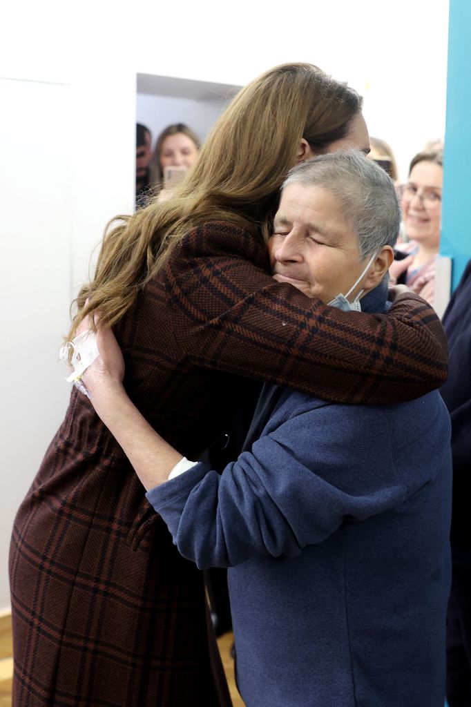 Kate hugged Rebecca Mendelhson during her visit