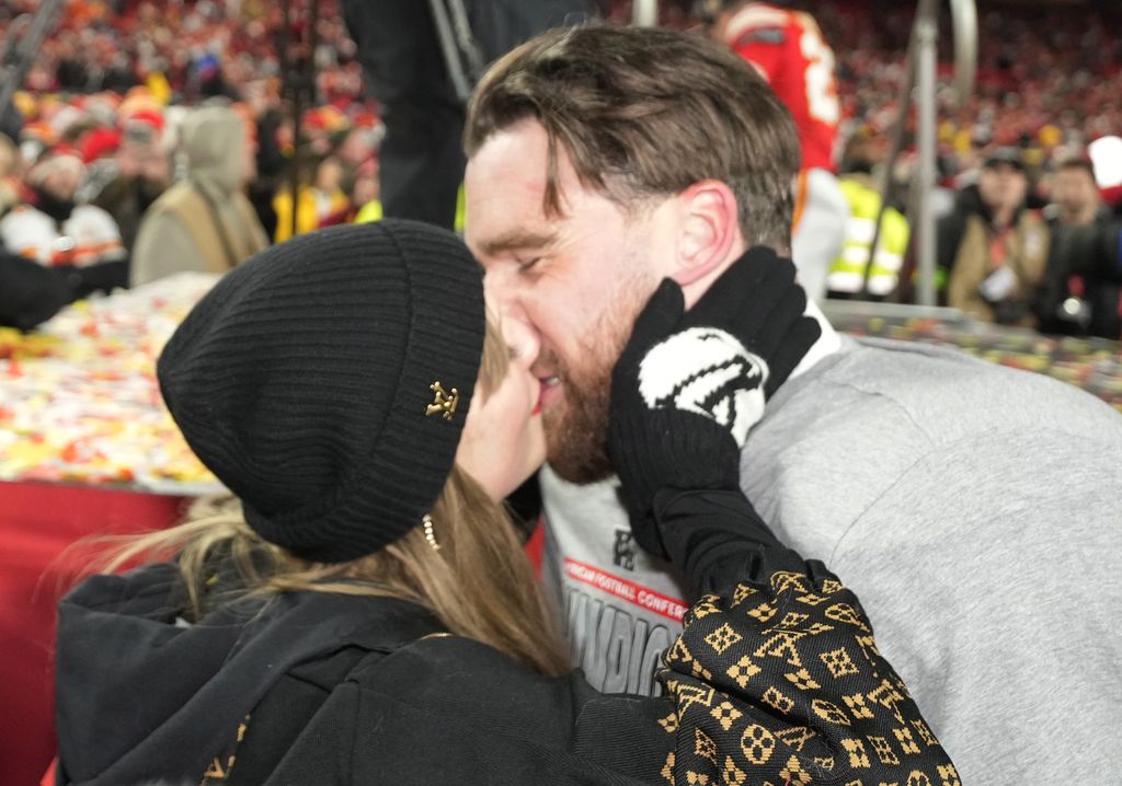 The couple shared a passionate kiss in front of hundreds of cameras before linking arms and walking back to the locker room together