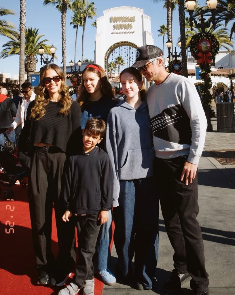 jessica alba with husband and kids at universal studios