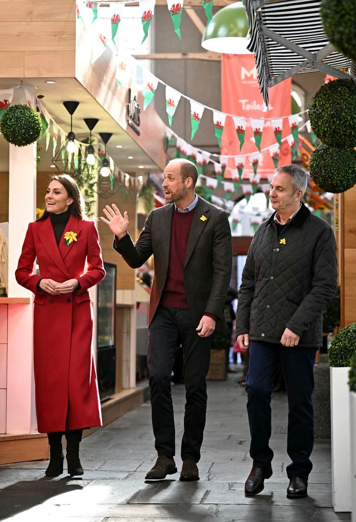 William and Kate waving upon arrival at Pontypridd Market