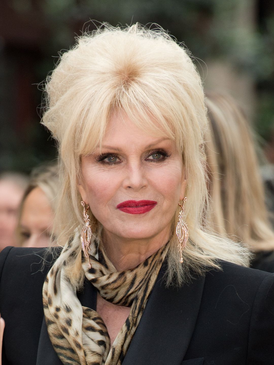 actress with blonde hair at premiere 