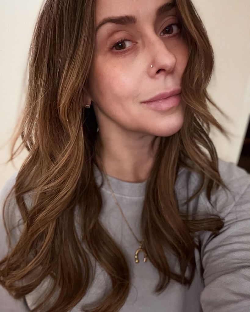 Jennifer Love Hewitt poses for a no-filter selfie