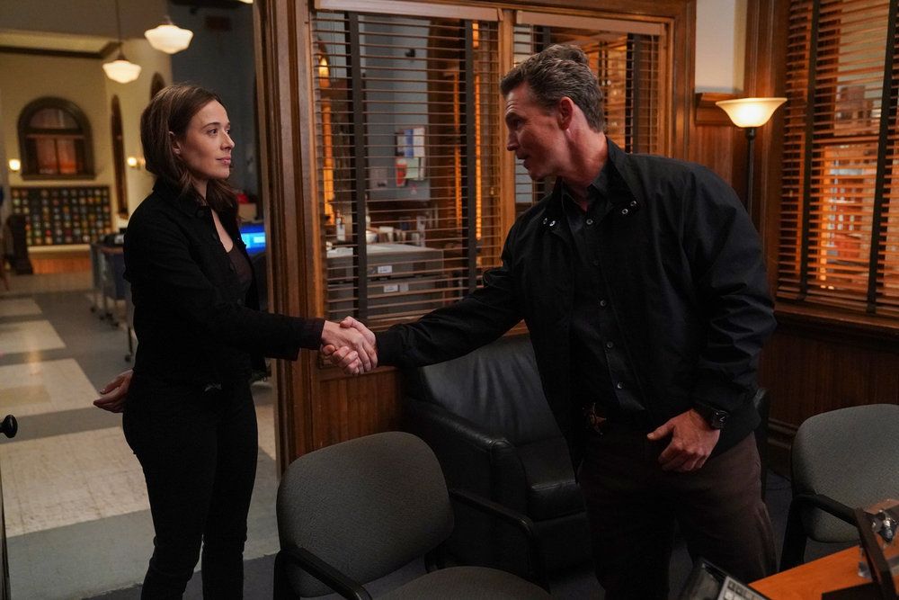 Marina Squerciati as Kim Burgess, Shawn Hatosy as Deputy Chief Reid in Chicago PD