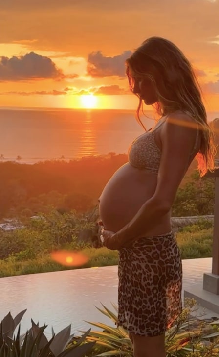 Gisele cradled her baby bump in the sweet moment