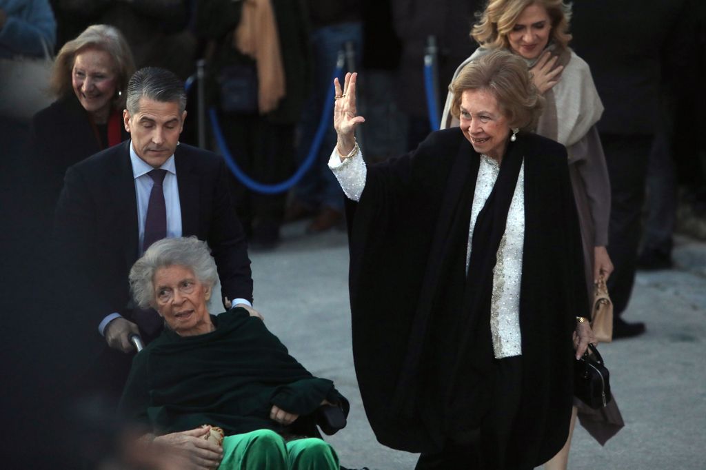 Spain's Emeritus Queen Sofia (R) arrives for the wedding of Nikolaos De Grece with Chrysi Vardinogianni at the Church of Agios Nikolaos Rangavas in Athens