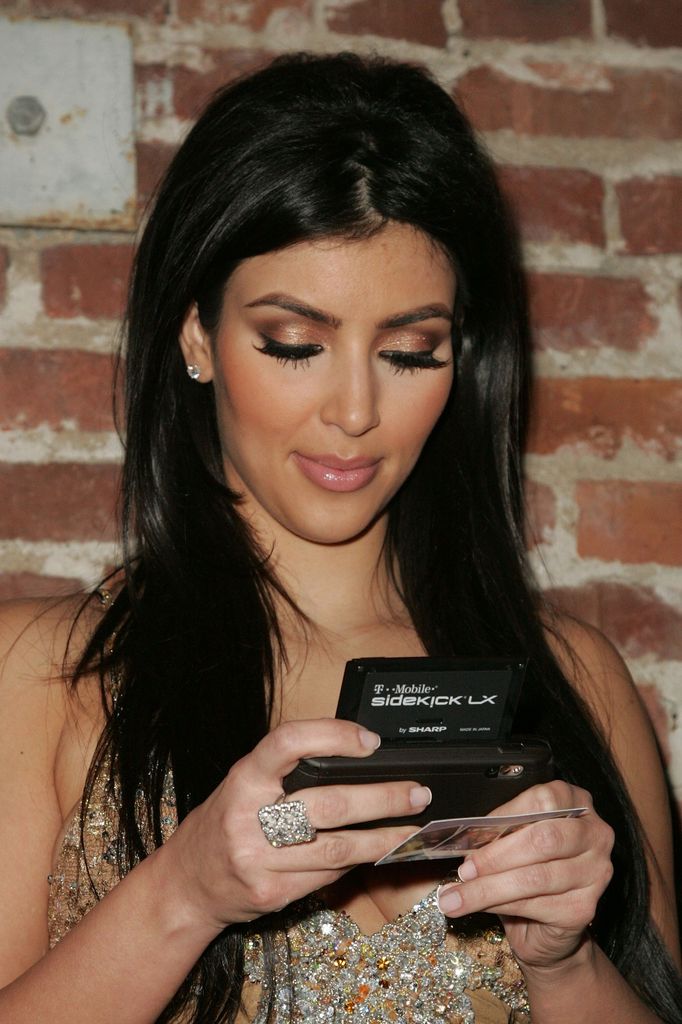 Kim Kardashian texting in 2007