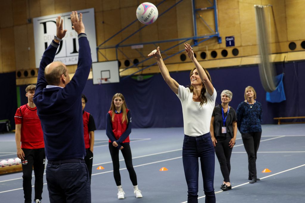 William and Kate playing netball